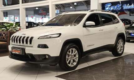 Jeep cherokee 3.2 longitude 4x4 v6 24v gasolina 4p automático