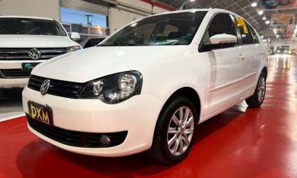 Volkswagen polo sedan 1.6 2013