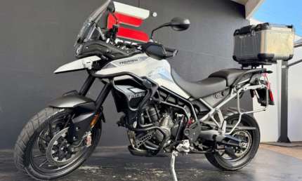 Triumph tiger 900