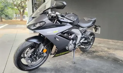 Triumph daytona 660