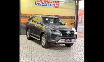 Toyota hilux sw4 2.8 d-4d turbo diesel srx 7l 4x4 automático
