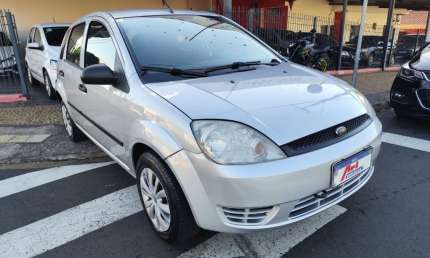Fiesta 1.0 muito bem conservado, completo menos direção hid.