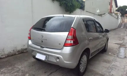 Sandero muito novo
