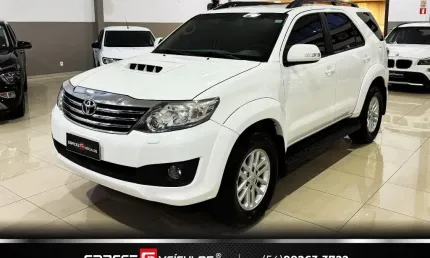 Toyota hilux sw4 srv 3.0 turbo diesel 4x4 automático 5 lugares 
