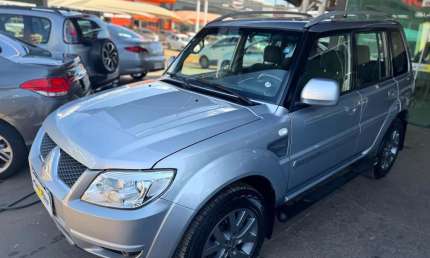 Mitsubishi pajero tr4 fl 2wd  aut hp 2015