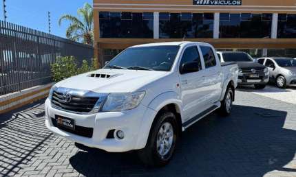 Toyota hilux cd4x4 sr 2014