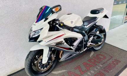 Suzuki gsx r 750.