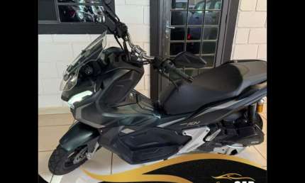 Honda adv 150