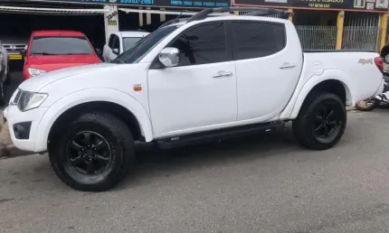 Mitsubishi l200 triton 3.5 hpe 4x4 cd v6 24v flex 4p automático