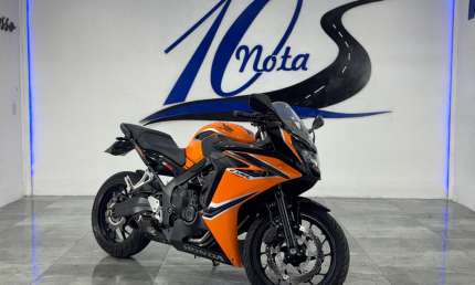 Moto impecável, baixo km