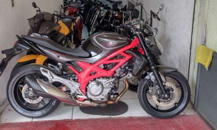 Suzuki gladius 650cc impecavel