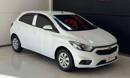 Chevrolet onix hatch lt 1.0 8v flexpower 5p mec.  - branca - 2017/2018