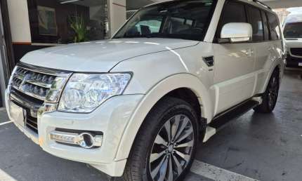 Mitsubishi pajero full gasolina automático
