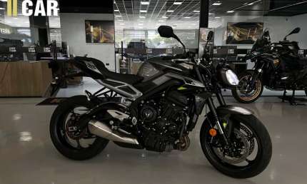 Triumph street triple triple 765 r