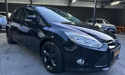 Ford focus se 1.6 flex aut 2015 - periciado - 4 pneus novos