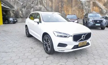 Volvo xc60 2.0 t5 momentum awd at - branca - 2019/2020