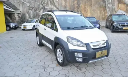 Fiat idea adventure 1.8 dualogic  - branca - 2012/2013