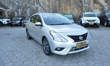 Nissan versa unique 1.6 at - prata - 2016/2017