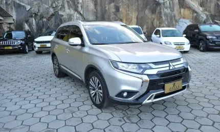 Mitsubishi outlander hpe 2.0 at  - prata - 2018/2019