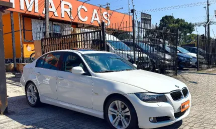 Bmw 320i 2010   * linda demais