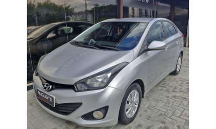 Hyundai hb20s c.plus/c.style 1.6 flex 16v mec.4p  - prata - 2013/2014