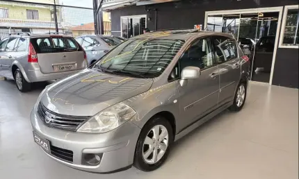 Nissan  tiida 18sl flex 2013