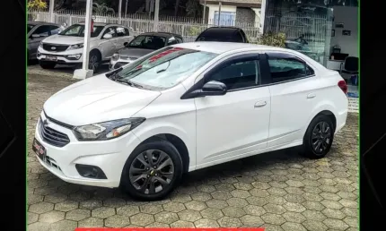 Onix sedan impecável