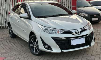 Toyota yaris hb xs 15 at  2020