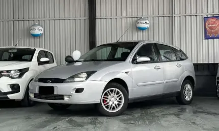Ford focus hatch ghia 2.0 16v 4p 2003