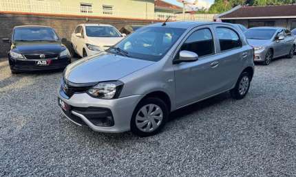 Toyota etios x 1.3 flex 16v 5p mec.  - prata - 2018/2019
