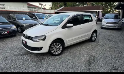 Volkswagen fox 1.0 mi total flex 8v 5p  - branca - 2013/2014