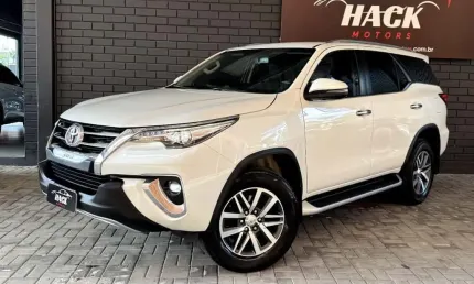 Toyota hilux sw4 srx 4x4 2.8 tdi 16v dies. aut.  - branca - 2018/2019
