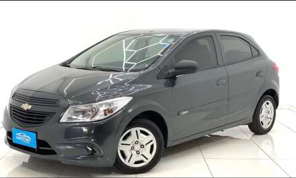 Onix 2018 joy 1.0 flex 4p super completo, baixo km multimídia e camera de ré