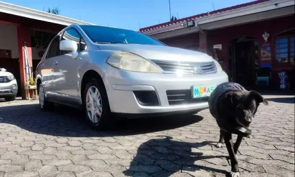 Nissan tiida sedan 18f 2011
