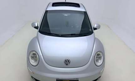 Volkswagen new beetle 2.0 mi 8v mec. 2010