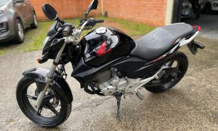 Honda cb 300 cb300r