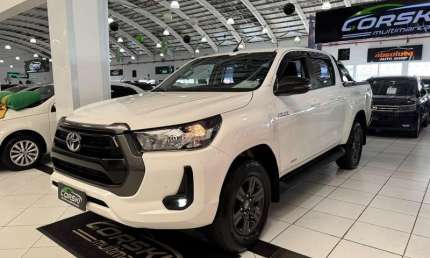 Toyota hilux 2.8 sr 4x4 turbo diesel 204cv cd 16v diesel automático 6m - 2022 