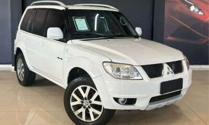 Mitsubishi pajero tr4 2015 2.0 4x4 16v 140cv flex 4p automático