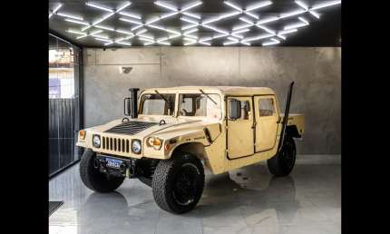 Hummer am desert