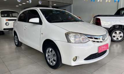 Toyota etios hatch xs 1.5 completo