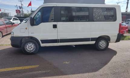 Van box 16 lugares motor 2. - 3 portas