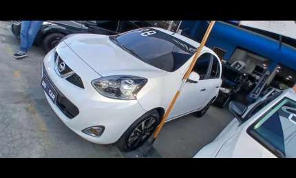 Nissan march sl 1.6 16v flexstart 5p aut. - branca - 2017/2018