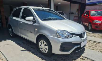 Toyota etios hatch x 1.3 16v at
