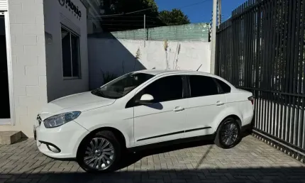 Fiat grand siena 1.6 mpi essence 16v flex 4p manual 2014