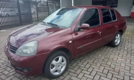 Clio sedan .carro muito bem conservado pro ano,carro pra familia