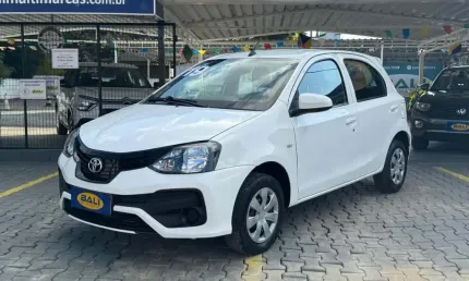 Toyota etios x 1.3 flex 16v 5p mec.  - branca - 2018/2019
