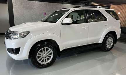 Toyota hiluxsw4 srv4x4 2014