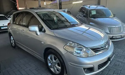 Nissan tiida 1.8 sl 2012
