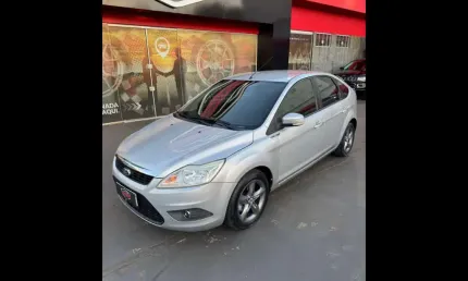 Ford focus hatch aut 2013 - prata - 2013/2013