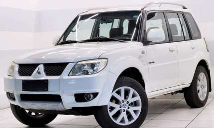 Mitsubishi pajero tr4 2012 2.0 4x2 16v 140cv flex 4p automático